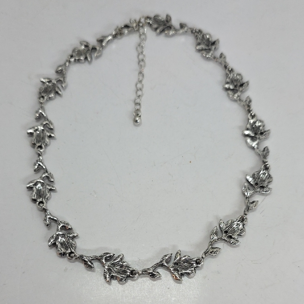 Chic Silver Rose Choker Necklace - Picture 7 of 8